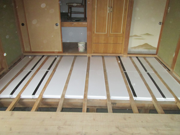 和室床 断熱材張替(施工中)