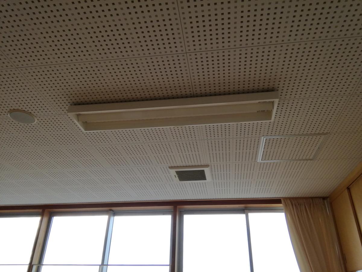 学童教室 天井工事(施工中)